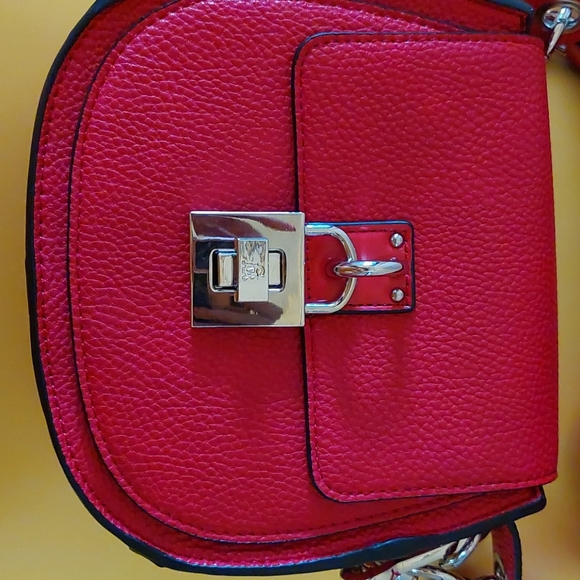 Steve Madden Crossbody, red and sliver - Picture 2 of 6